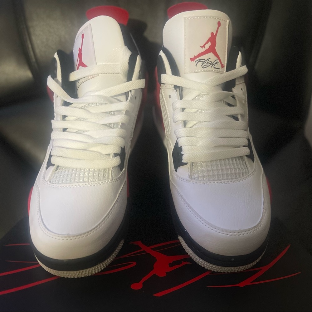 JORDAN 4 RETRO (RED CEMENT) SIZE 11 MEN BRAND NEW